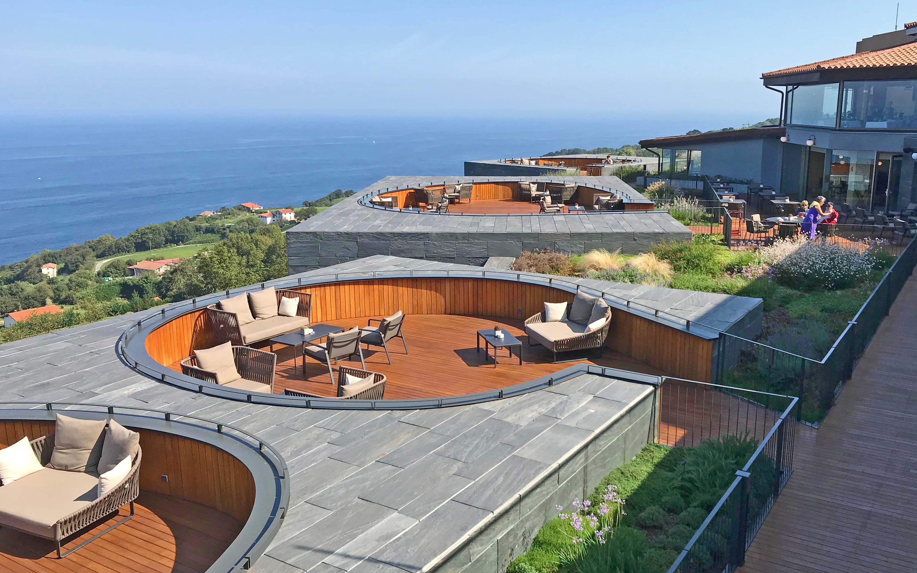 Six terraces combined with garden areas are connected to the terrace of the main building. Several terraces made of wood and natural stone surrounded by vegetation